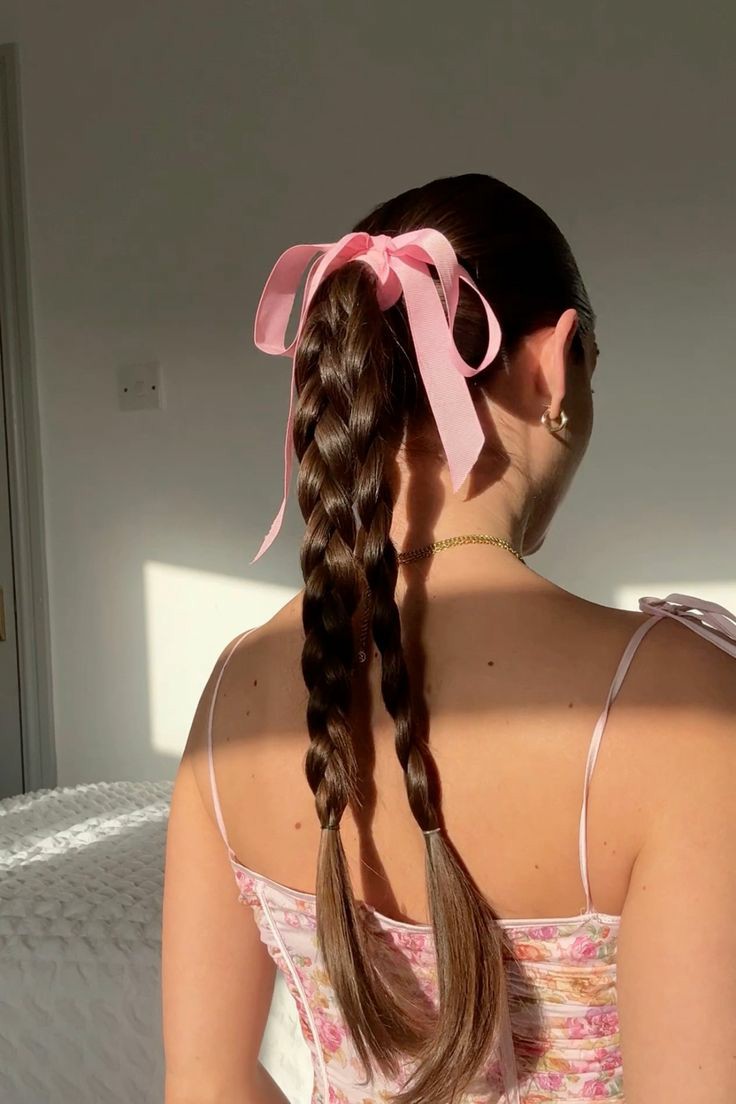 3. The High Pony with a Pop of Color—Looking for easy and trendy summer hairstyles to beat the heat? Another day, another hairstyle inspo! Check out this article on summer hairstyle ideas that you can recreate for two weeks. @amberrosepeakehair