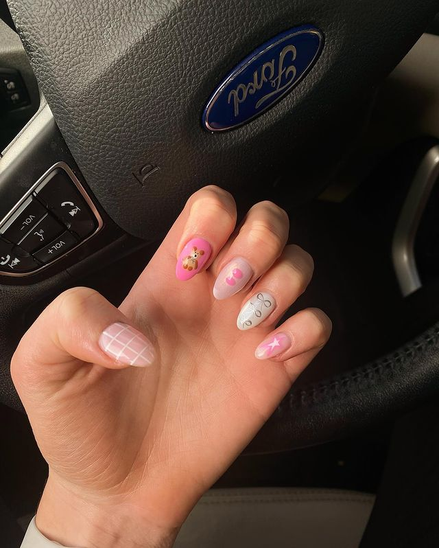 7.  Pink nail design by nails_by_jenna.k—Want to rock pink nails but don't have great inspo? Here is the list of nail artists who have the best pink nail designs ever.