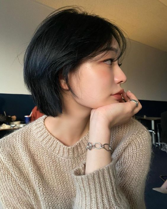 Chic and Trendy Korean Haircut Ideas: 11. Bixie Haircut