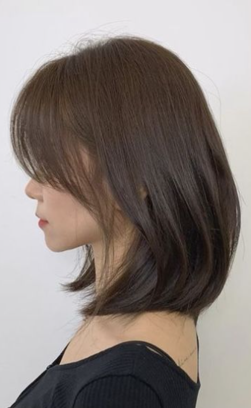 Chic and Trendy Korean Haircut Ideas: 12. Short Layered Hair with Blunt Ends